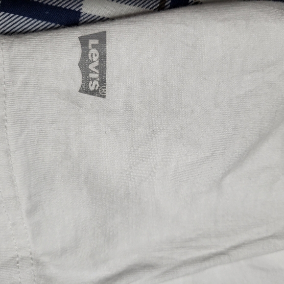 NWOT  Levi T-shirt Size Small - Picture 5 of 6
